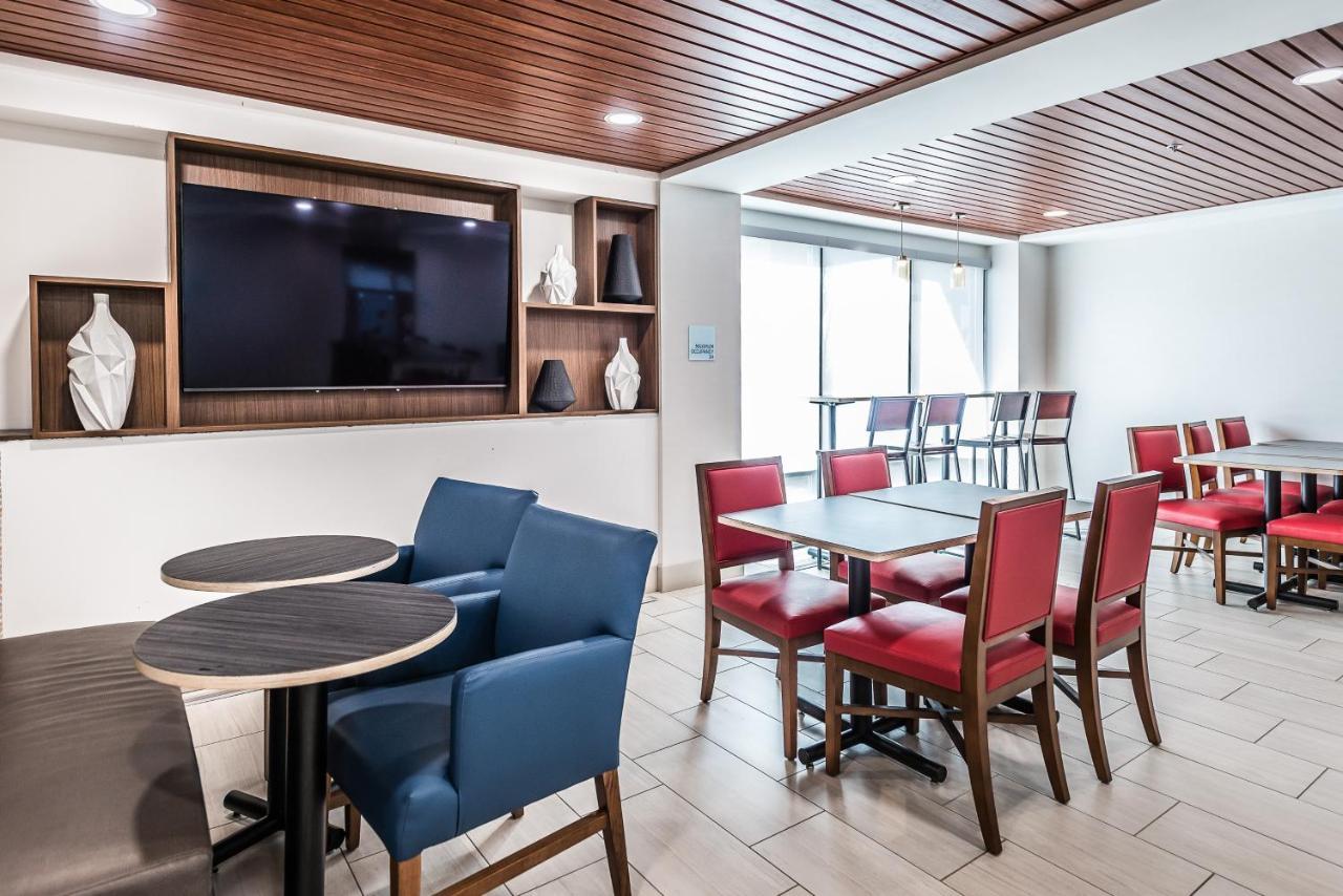 Holiday Inn Express Flint-Campus Area By Ihg Eksteriør billede